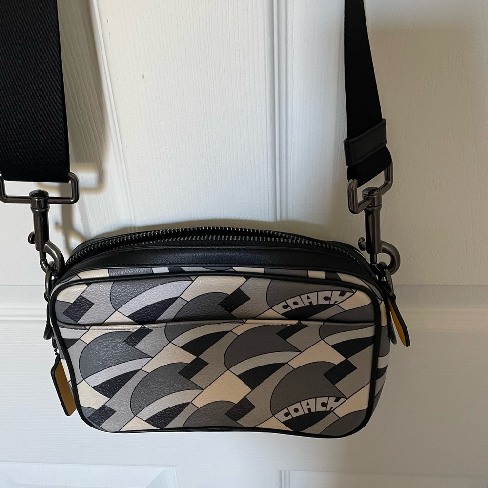 Coach 1976 Graham deco bridge print
Camera Bag